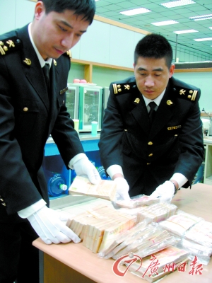 香港暴徒接连冲击机场 幕后“洋军师”疑曝光‘开云电竞’(图2) 开云电竞官方网站